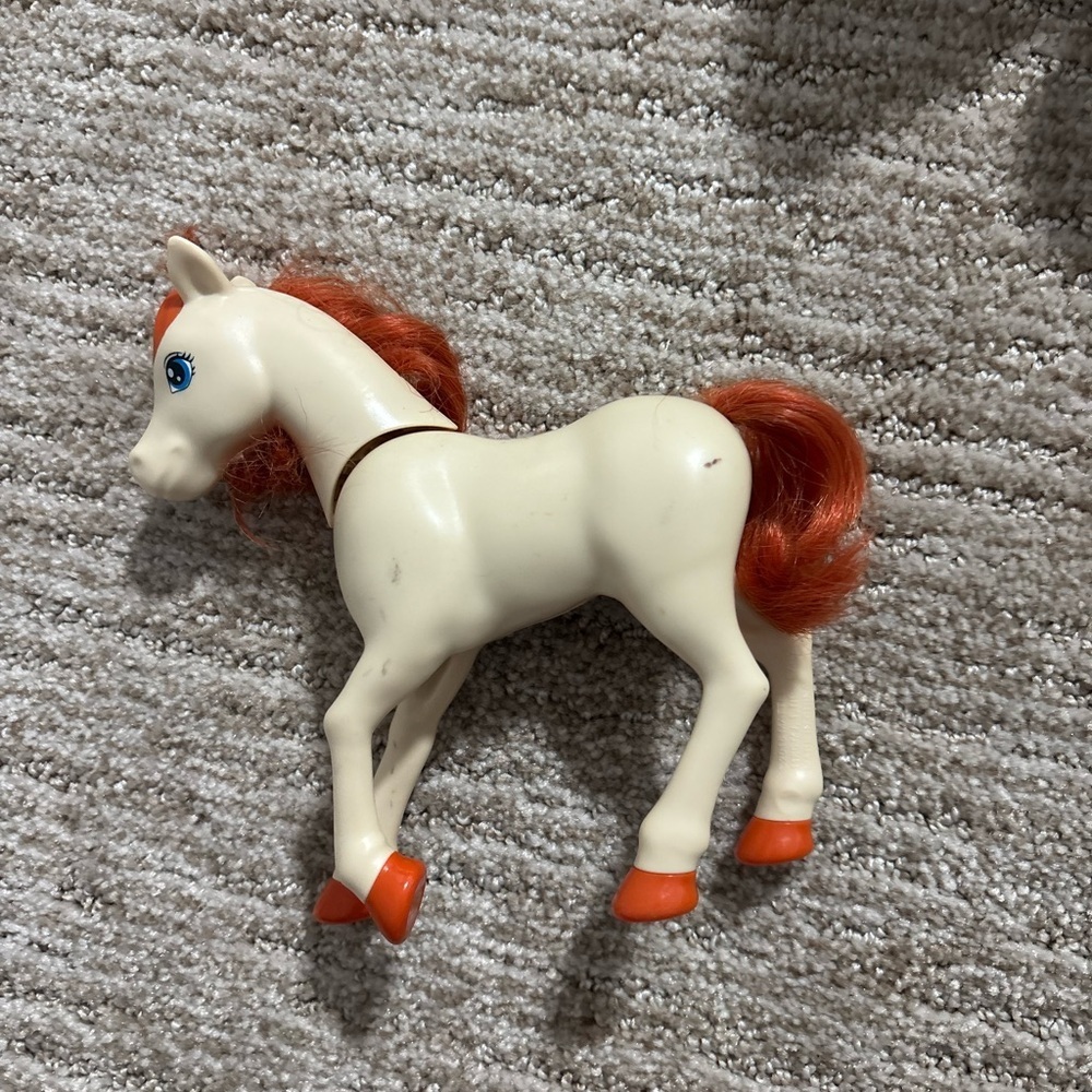 HUGS N HORSES PLAYSET WITH CHELSEA DOLL BLONDE PARTIAL SET No Barbie Doll
